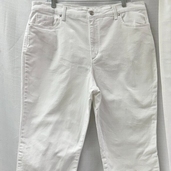 NWOT Gloria Vanderbilt Amanda Slimming Effect White Capri Women - 18 - Picture 1 of 6